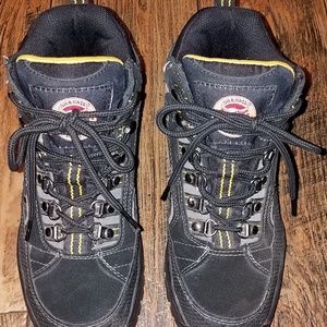 Mens size 7 Brahma boots